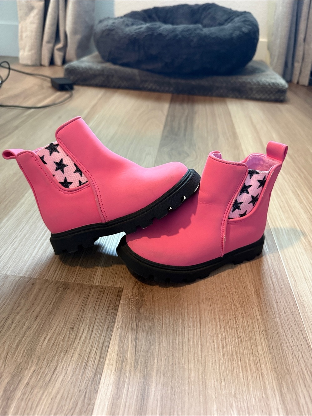 Kids Pink Chelsea Boots with Star Elastic Panels